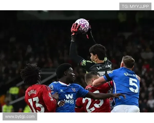 曼联全队表现出色拉什福德霍伊伦双双进球奥纳纳零封对手